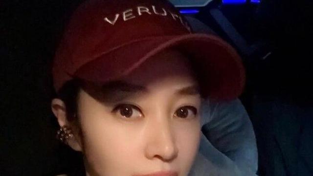 김혜수, 55세 나이 잊은 '동안 미모+늘씬 각선미' 과시... '시그널' 후속작 기대감 증폭