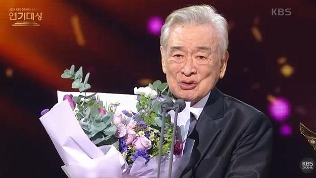 故이순재, 국민에 전한 마지막 인사…”평생 신세 많이 졌다”