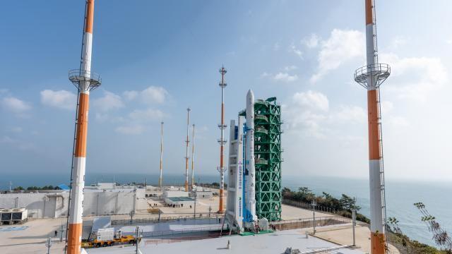 누리호, 강풍주의보 발효로 일부 점검 26일 오전에