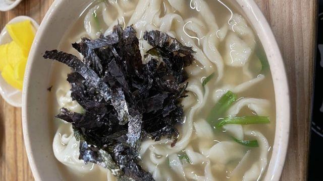 '요즘 같이 쌀쌀해진 날씨에 사 먹기 딱인데..' 너무 충격적이라는 2025년 현재 서울 칼국수 평균 가격