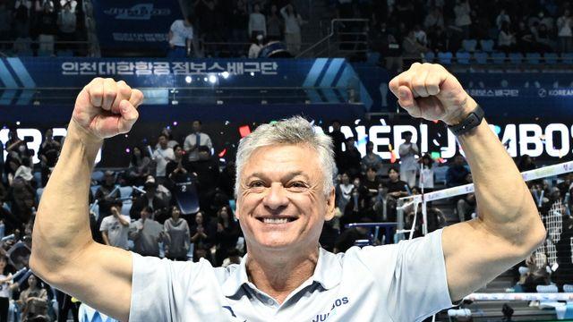 [SD 인천 인터뷰] “기록보다 빛난 건 선수들의 의지”…7연승·선두 수성 이끈 헤난 대한항공 감독의 미소