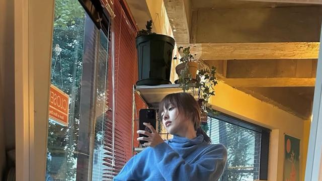 블랙 말고 그레이! 차정원, 김보라가 픽한 겨울 스타킹