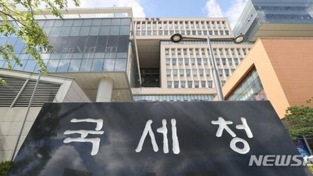 국세청, 국세 카드납부 수수료 7년 만에 낮춘다…신용카드 0.8→0.7%