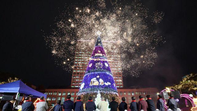 시청 남문광장에 사랑의 성탄트리 설치