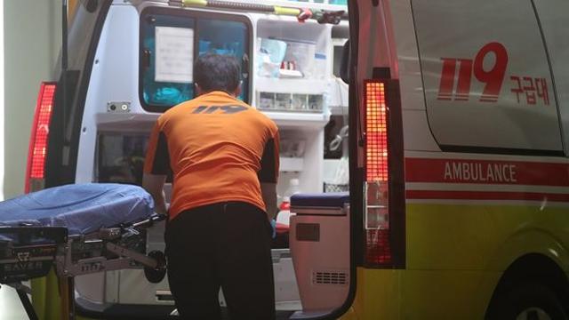 부산서 유턴 차량이 모녀 치어…초등학생 숨지고 엄마도 중상