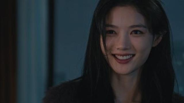 김유정의 새로운 얼굴, 전 세계 매료됐다 (친애하는 X)