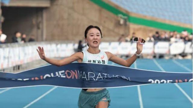 마라톤 여자부 우승 이수민, 결승선 신체접촉 논란에 김완기 감독 