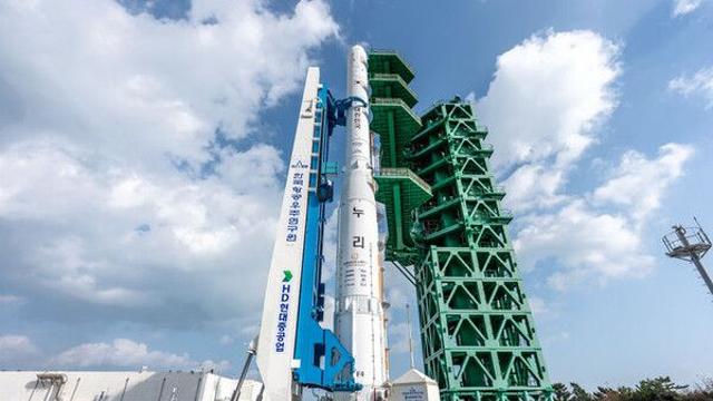 누리호, 발사대 설치작업 아직 진행 중…발사는 계획대로 추진