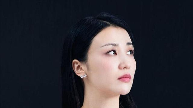 38세 박하선 완벽 미모 과시…드레스 소화