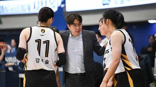 박지수 없이 버저비터 승리… 김완수 KB국민은행 감독 