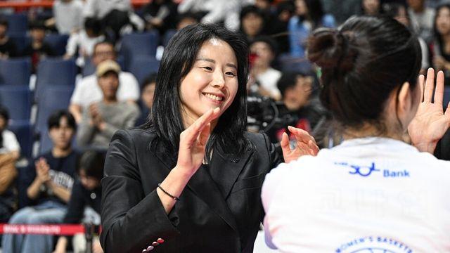 최윤아 신한은행 감독 