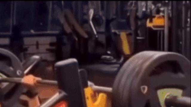 역기 들다 죽을뻔 했다