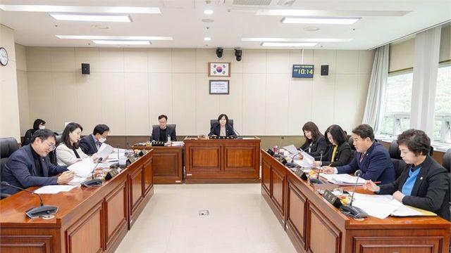 용인특례시의회 경제환경위원회, 2025년도 행정사무감사 강평...부서별 개선과 후속 점검 주문