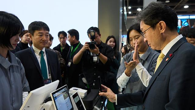 네이버페이, 'Npay 커넥트' 오프라인 통합 단말기 공개