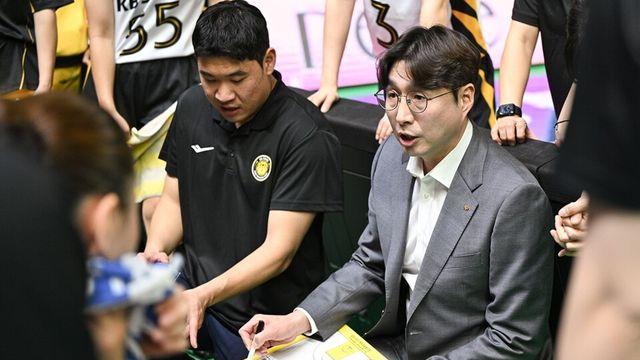 김완수 KB국민은행 감독 