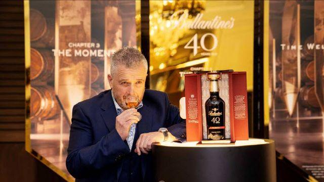 발렌타인 40년 ‘더 모먼트’ 공개 즉시 완판…“한국 시장 10병 배정”