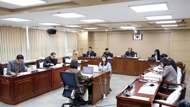 수원특례시의회 도시미래위원회, AI스마트정책국 행정사무감사 진행