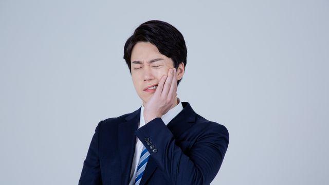 깨진 치아 방치하면 ‘시한폭탄’... 치료 미루지 말아야