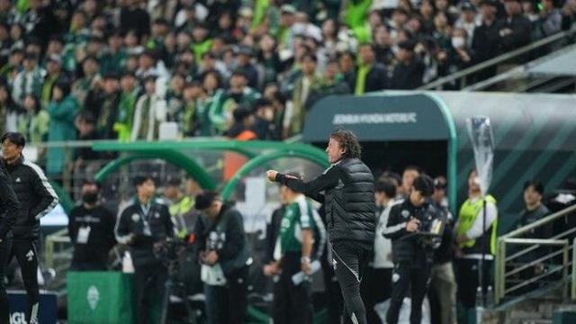 [나이슈캐치] ‘심판∙연맹 환장의 콜라보→인종차별 낙인 전북 코치 사임’ K리그의 명복을 빕니다