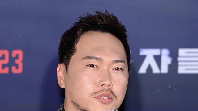 '역사 왜곡 논란' 송진우, 댓글 사과문 역풍…