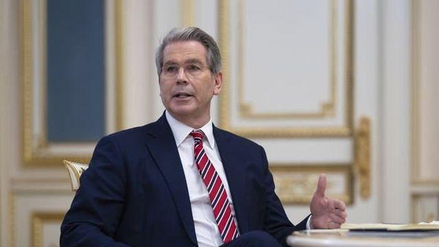 ???: WTF 한국 환율이 왜 이렇게 높은거지?