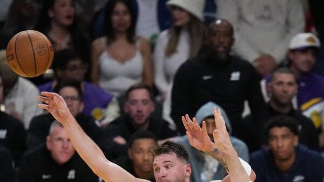 '돈치치 43점' NBA 레이커스, 시즌 첫 LA 더비 승리…5연승 질주