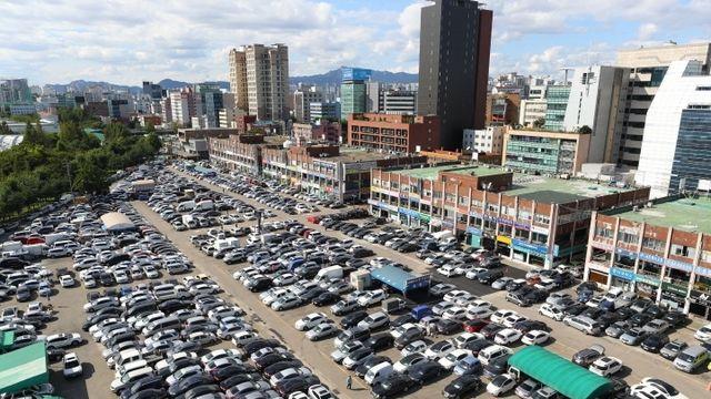 “성능점검 책임보험료를 차량 가격에 반영하라고?”···중고차업계 파문