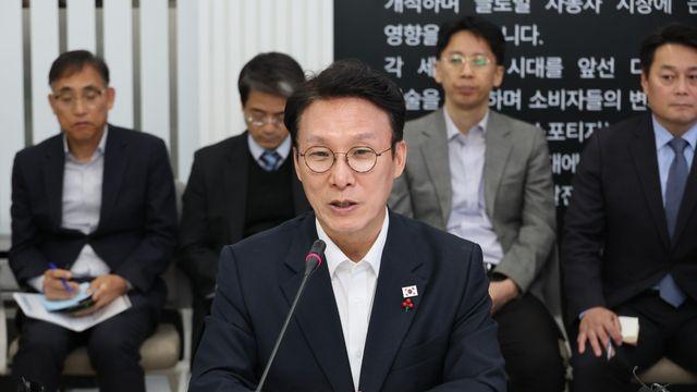 광주 기아차공장·골목상권 찾은 金총리 
