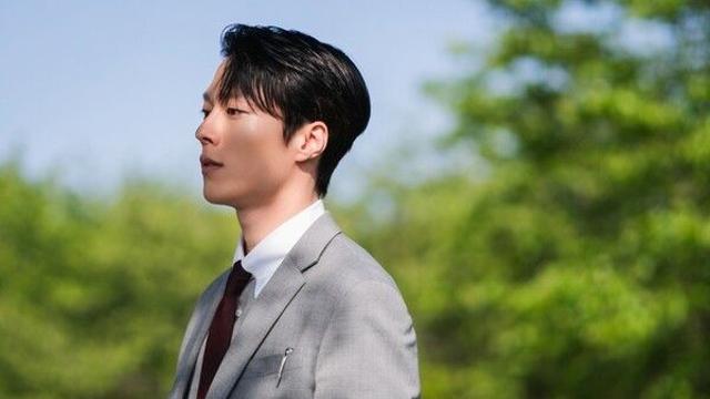 장기용♥안은진, 알콩달콩 제주도 감성 투샷('키스는 괜히 해서!')