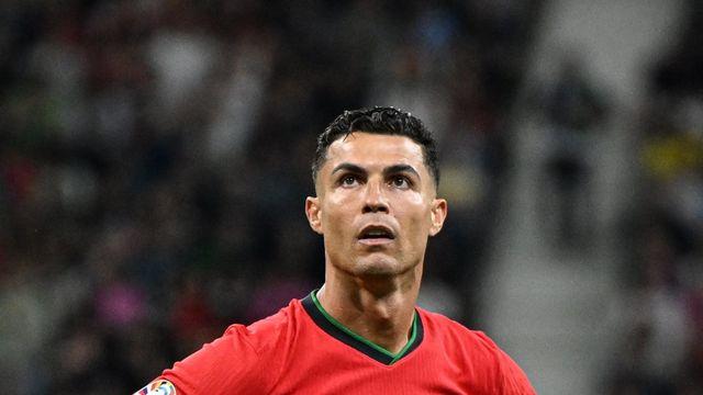 FIFA, ‘팔꿈치로 등 가격’ 호날두에 징계 집행유예 선고해 특혜 논란…출전 정지없이 월드컵 뛸 수 있다