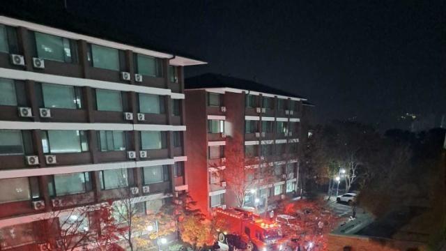 한림대 기숙사서 화재…학생 346명 한밤 대피