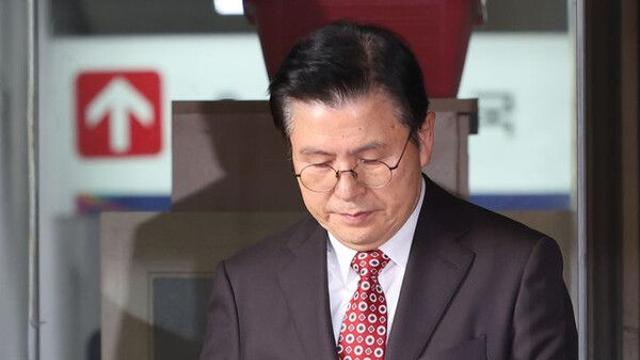 경찰, 황교안 불법 선거운동 혐의로 불구속 송치