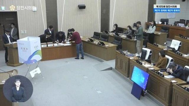 충남 당진시의회 사상 첫 의장 불신임안 가결(종합)