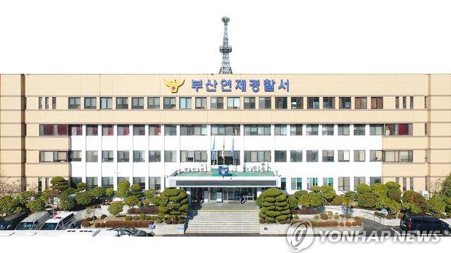 길거리 잠든 취객 깨우는 척 1천만원 금팔찌 훔친 60대 구속