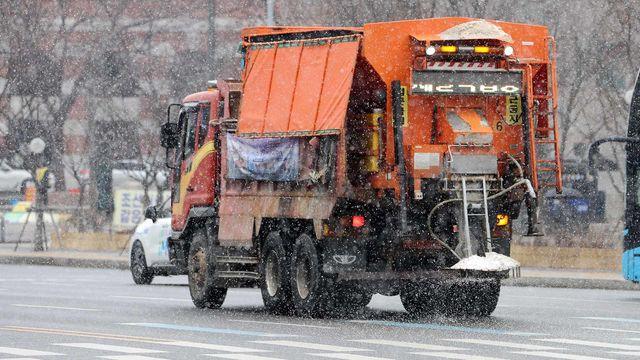 눈 오고 염화칼슘 뿌리기 전에… 차량 유리막 코팅 할인 행사하는 '이 업체'
