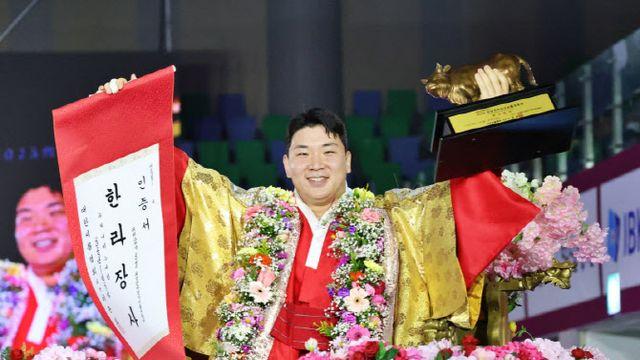 울주군청 김무호, 올 시즌 한라장사 3관왕...통산 9번째 황소트로피