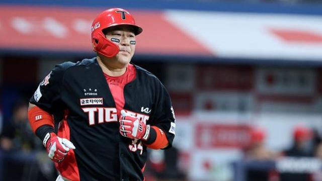 불혹 넘어 무려 24홈런… KIA 최형우 영입 경쟁에 '이 구단'도 뛰어들었다