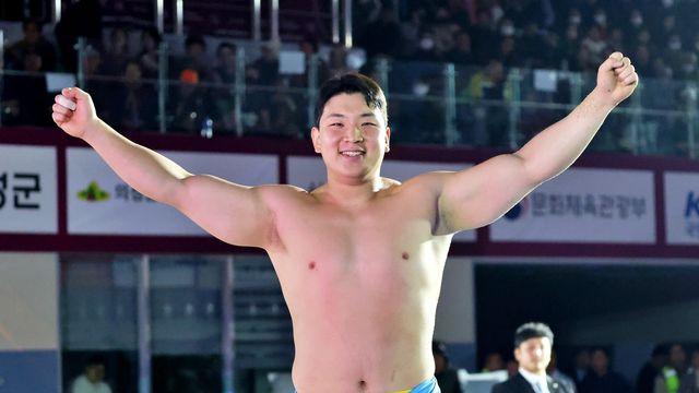 울주군청 김무호, 천하장사대회서 통산 9번째 한라장사