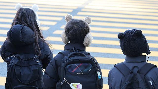 [날씨] 기온 떨어지고 바람 불어 추워요…서울 아침 -1도