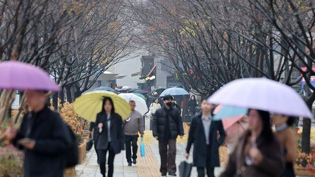전국 비바람, 밤에 대부분 그쳐…강원산지에는 최대 10cm 적설