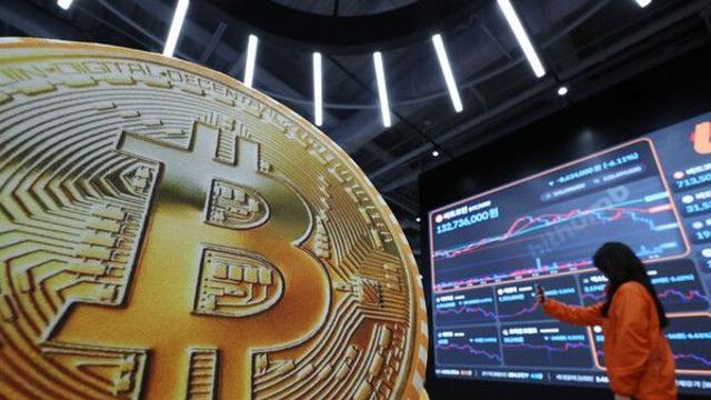 '비트코인' 쌓아 주가 올린 기업들, 생존 위해 코인 줄줄이 매도