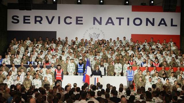 마크롱, 18·19세 대상 '지원' 군복무 프로그램 개시…10개월간
