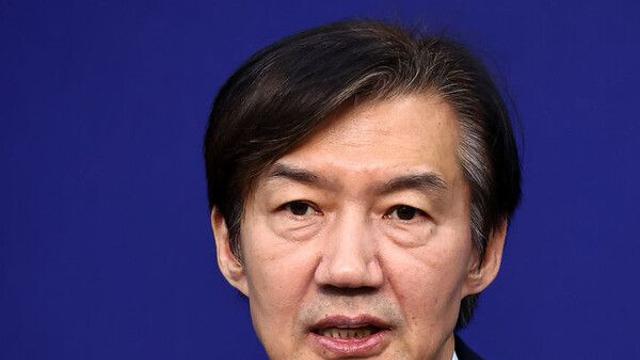 조국, 조봉암 묘역 참배…