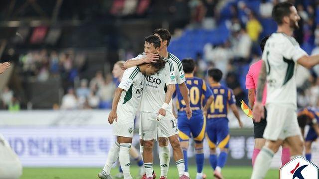 [최인영 칼럼] ‘조기 우승 확정’ 전북과 ‘강등 위기’ 울산, 엇갈린 희비