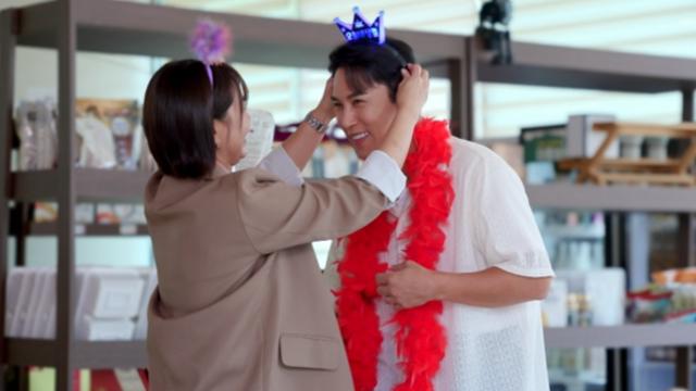 장민호, 역대급 생일 서프라이즈에 '광대 승천'…카페 손님 동원한 통 큰 파티 (편스토랑)