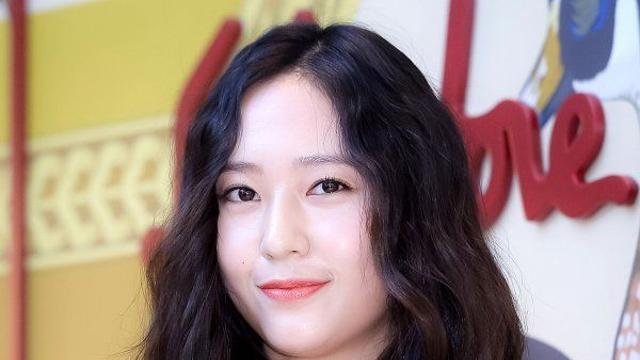 크리스탈, 솔로 음반 첫 싱글 ‘Solitary’ 발매