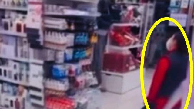 무릎꿇고 기어가며 