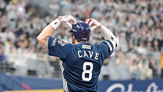 두산 보류권 행사에 뿔났나 