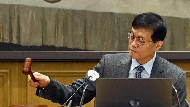 한국은행, 기준금리 연 2.5% '4연속 동결'… 환율·집값 불안에 '신중 모드' 장기화