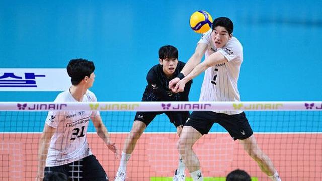 3연패 탈출에도 고개 숙인 현대캐피탈 허수봉…